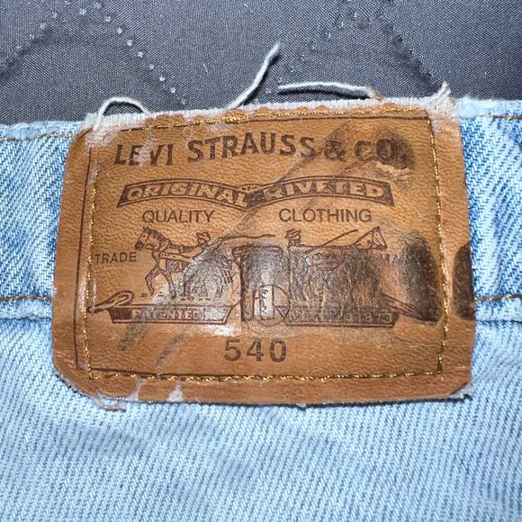 ✨Vintage Levi’s 540 Relaxed Fit Taper Jeans W42 L30 Men’s Light Wash Denim Pants - Picture 3 of 11